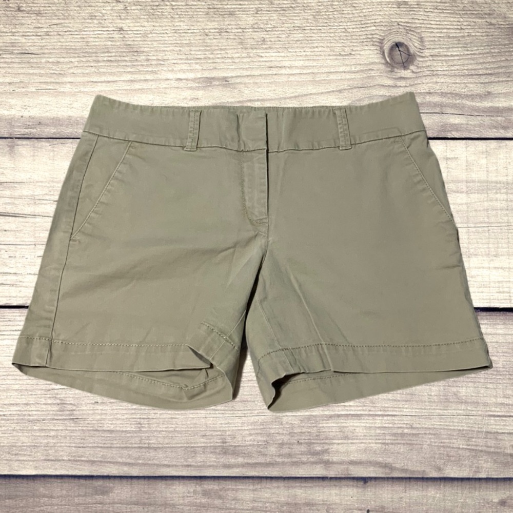 Talbots Mid Rise Khaki The Daily Short- Size 6p